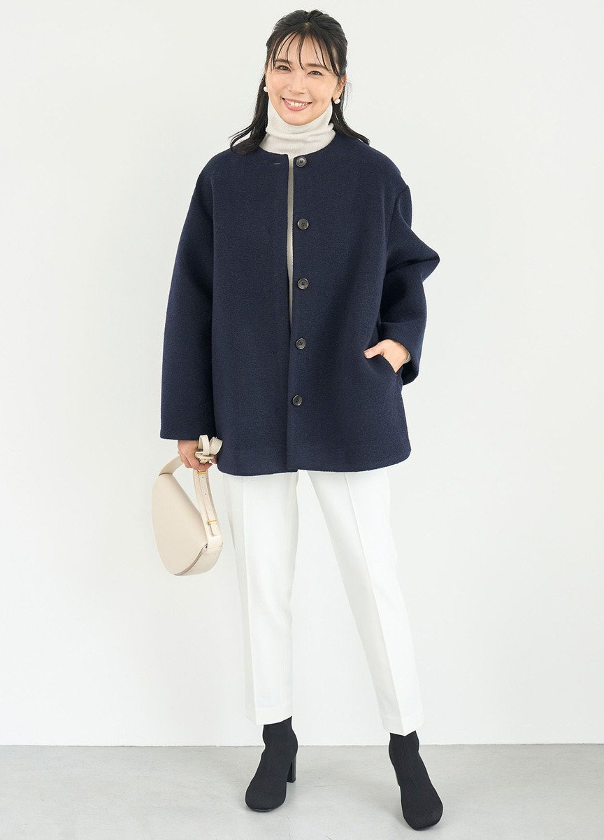 立體剪裁圓領大衣